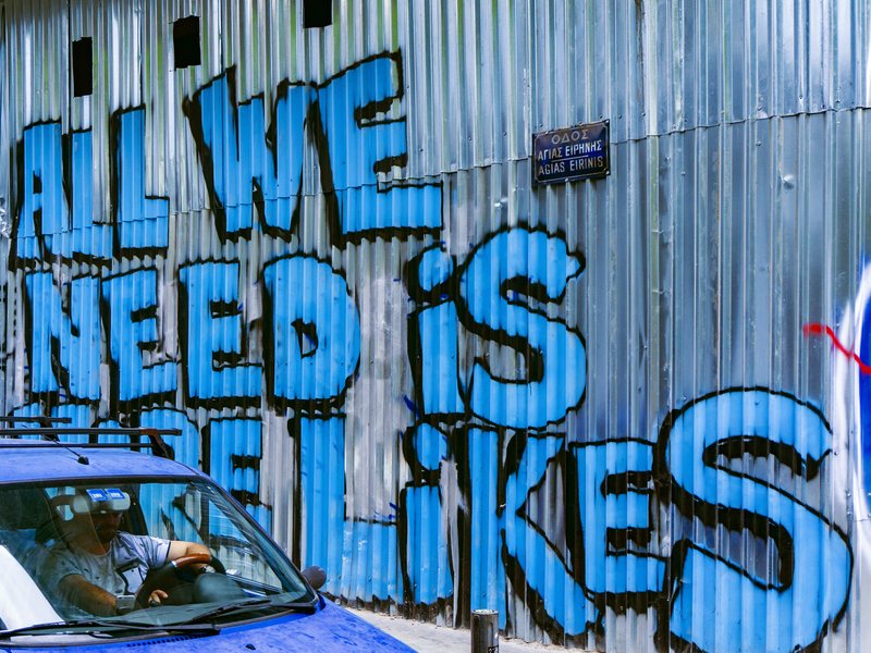 Graffiti auf Wellblechwand: All we need is likes