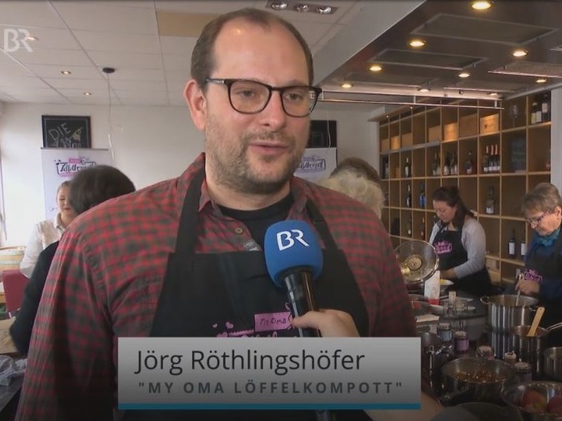 Screenshot aus dem Bayerischen Fernsehen: Mitgründer von MyOma, Jörg Röthlingshöfer, im Interview