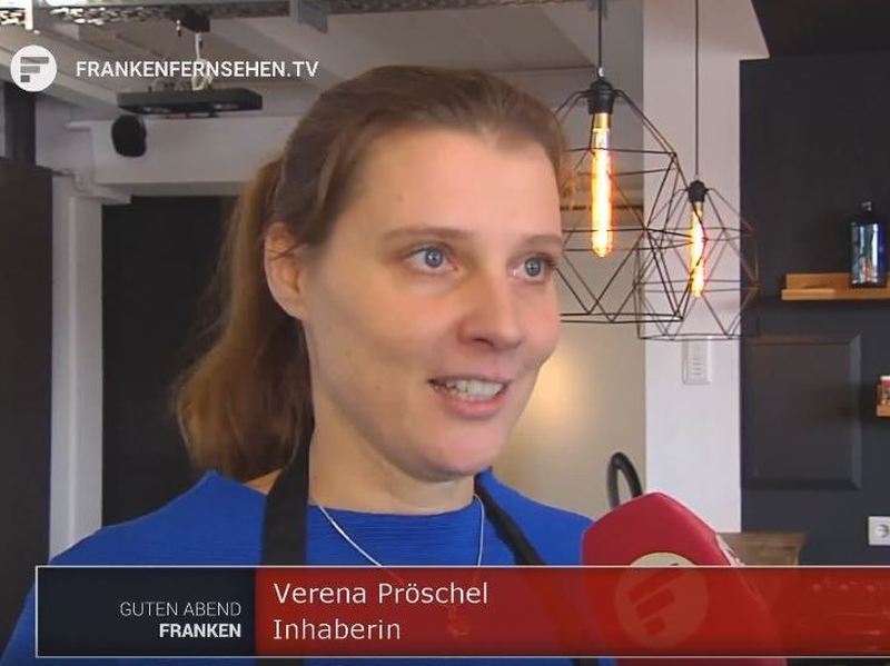 Screenshot von FrankenFernsehen TV: Gründerin von MyOma, Verena Pröschel, im Interview