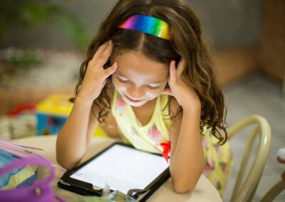 Digitalisierung an Schulen mit NEONLAB